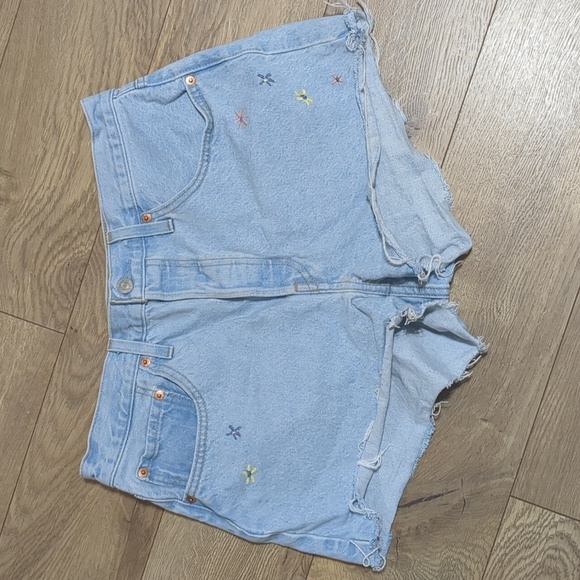Levi's Pants - Levi’s 501 Shorts Womens Embroidered Floral Jean Cut Off Booty Denim Light Sz 30